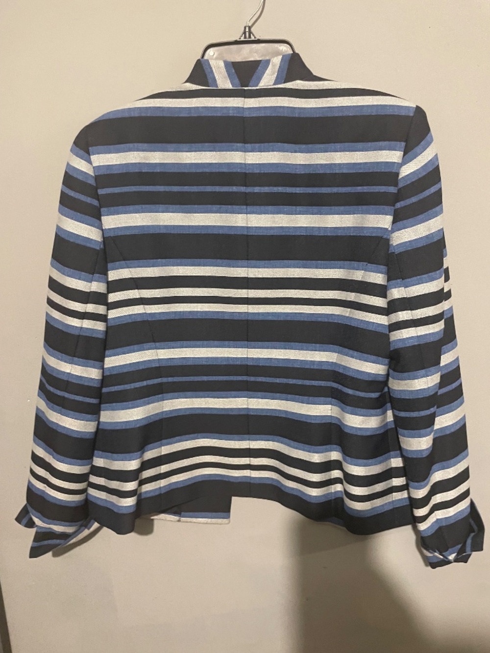 Kasper blue and white women’s size 10 jacket - Picture 2 of 3